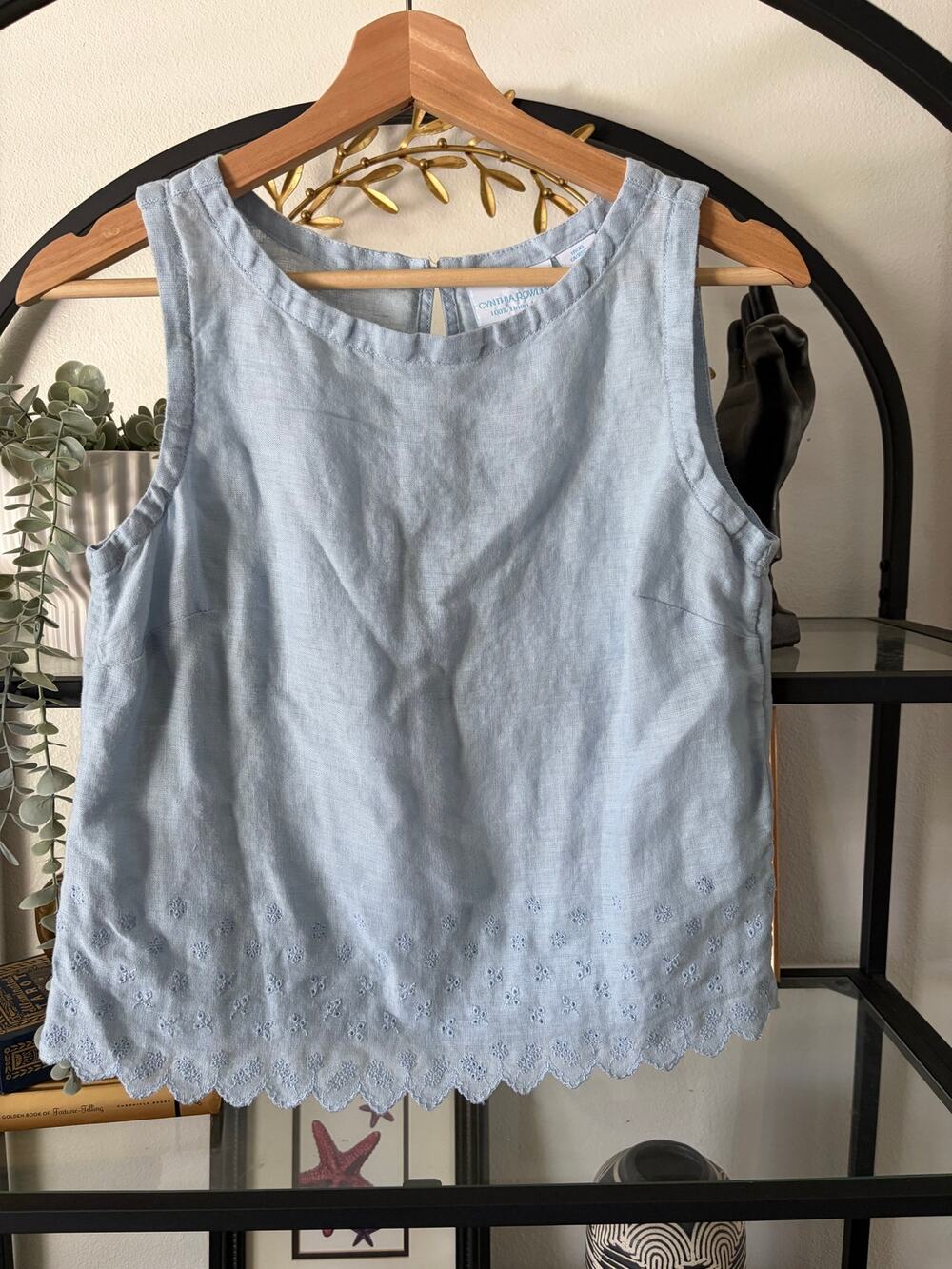 Cynthia Rowley 100% Linen Eyelet Sleeveless Blouse Light Blue XS Scallop Hem